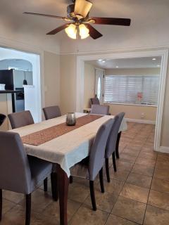 Cozy Spacious, free parking, near it all - South Gate - 5