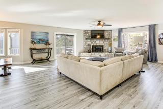 Waterfront Lake Coronado Home with Deck and Views - Hot Springs Village - 7