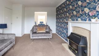 The Conifers large detached home with off street parking - Witney - 7