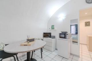 GuestHost - Stylish Studio in Turin's Vibrant Quadrilatero - 7
