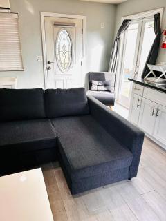 Cozy Serene Studio Backhouse w parking near it all - South Gate - 1