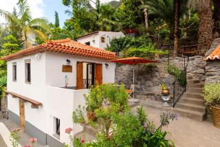 Casas da Terça - modern comfort in traditional houses set within 300sqm of private gardens to explore - 9