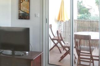 Appartement contemporain à Saint-Cyr-sur-Mer avec balcon. - 4