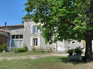Chez Eugène et Valérie - Saint-Cybardeaux - 0