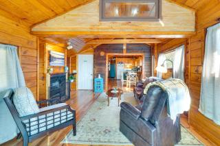 Cabin with Deck and Mountain Views Near Gatlinburg! - Cosby - 7