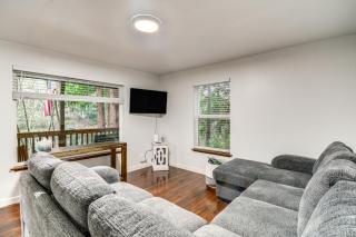 Lakefront Gig Harbor Home with Deck and Views - Gig Harbor - 2