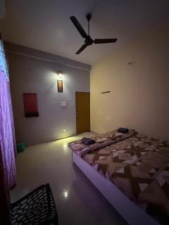 Cozy Corner Stay - Varanasi - 4