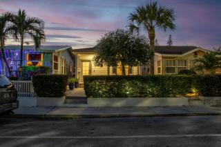 3BR 3BA Heated Pool Downtown - 3