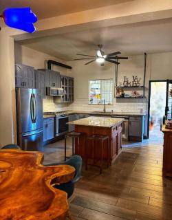 Casita El Nido- Spacious 2 Bedroom Main Floor Apartment - 5