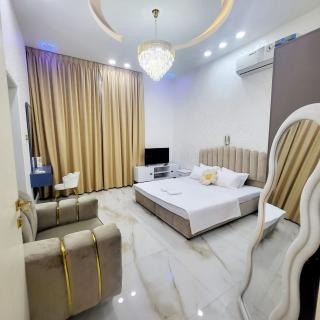 Luxury 6 bedrooms villa with private swimming pool - Ajman - 3