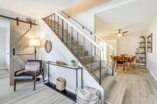 Pool Access and Mtn Views Palm Springs Retreat! - Palm Springs - 2