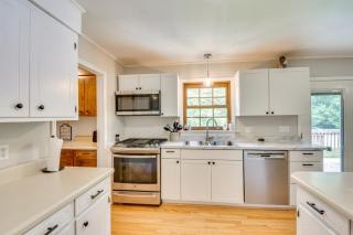 West Union Home with Saltwater Pool on 2 Acres! - 3