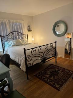 Spacious Room with a View of the Woods - 9