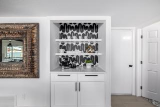 Modern House in Lakes Community - 8