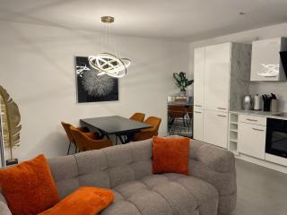 Hochwertige Stilvolle 2 Zimmer Erdgeschoss Wohnung mit großer Terasse und Garten - 2