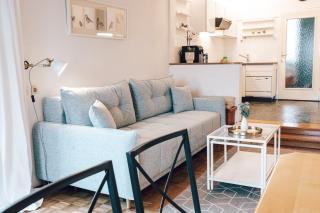 Haus Astrid & Summer Card - 2