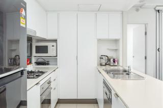 Great Value CBD 2 Beds Apt Free Carpark Pool and Gym - Brisbane - 3