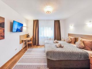 Falk Homes- Luxus City Apartment, ideal für Geschäftsreisende & Familien - nahe Messe, mit Balkon, Arbeitsplatz & Parkplatz im Zentrum Nürnbergs, self check-in - Nuremberga - 2