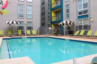 Upstay Condo w Pool-BBQ-Gym-Games - Walk to Uoft - Austin - 0