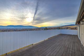 Spacious Cozy and Furnished Bedroom Private Bathroom, Close to Everything - Reno - 5