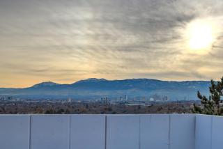 Spacious Cozy and Furnished Bedroom Private Bathroom, Close to Everything - Reno - 4