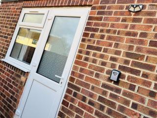 Modern Private Suite - Havant - 2
