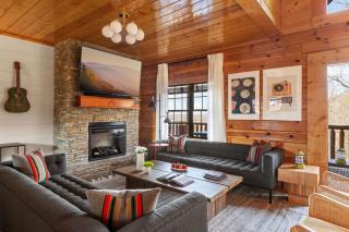 Bears Den Way Resort Cabin w Games Hot Tub View Mins from Dollywood - Sevierville - 2