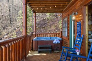 Bears Den Way Resort Cabin w Games Hot Tub View Mins from Dollywood - Sevierville - 9