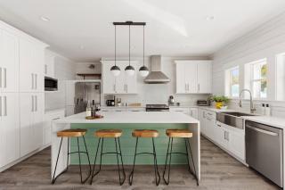 Bohemian Beach Retreat Fully Stocked Villa Near Beach w Pool Outdoor Dining - Destin - 4