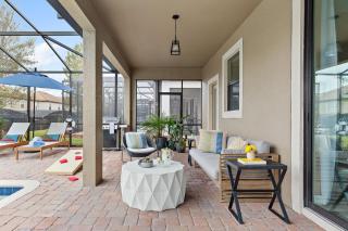 Sleeps 16 8BDR Kid Haven w Pool Arcade Orlando Resort Retreat by AvantStay - Davenport - 7