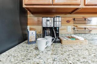 Laurel Point by AvantStay Sleeps 18! Indoor Pool, Hot Tub, Theater, Game Room - 2
