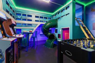 Sleeps 18 Solterra Resort Pool GameRoom Themed BDRs Broad Oak by AvantStay - Davenport - 0