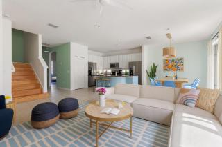 Sleeps 18 Solterra Resort Pool GameRoom Themed BDRs Broad Oak by AvantStay - Davenport - 1