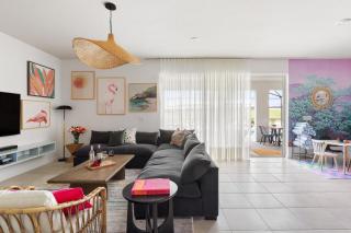 Sleeps 26 Resort Home w On-Site Waterpark Pool Flamingo Grove by AvantStay - Davenport - 4