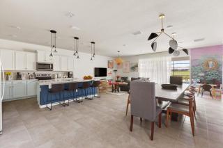 Sleeps 26 Resort Home w On-Site Waterpark Pool Flamingo Grove by AvantStay - Davenport - 7