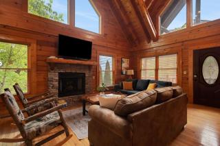 Resort Cabin w Hot Tub Pool Table Deck Views Summit View Way by AvantStay - Sevierville - 3