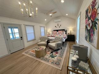 Laurel Court Cottages- A Pickleball Getaway - Blumenthal - 2