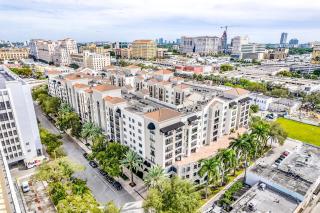 Tucker at Gables Grand Plaza Miami - Miami - 8
