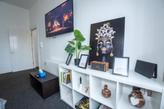 Quay House - Salford - 2BDR Sleeps 7, Spacious & Quiet - FREE Parking - Close To City Centre, Manchester United & The Lowry - Manchester - 2
