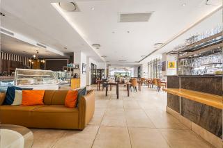 Sandton Skyline luxury space - 5