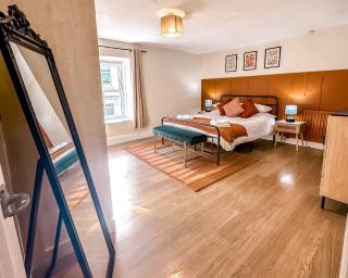 Bourne Cottage - Stylish 3-Bedroom Retreat, ideal for 7 Guests, Pet-Friendly, Xbox Series S & Games - 0