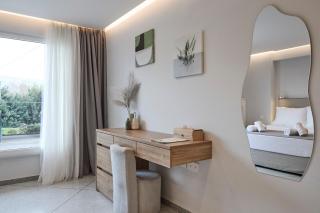 Bright space with street view, near Acropolis - 5