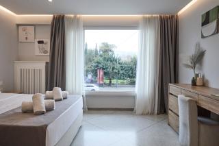 Bright space with street view, near Acropolis - 7