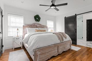 Fraulein Haus walk to Main St sleeps 5 - 8