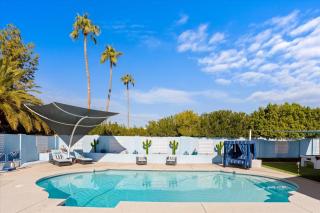 Private Heated Pool Putt Putt Ping Pong Foosball - Phoenix - 0