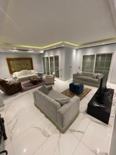 Elegant 3-Bedroom Villa - Abū Rawwāsh - 7