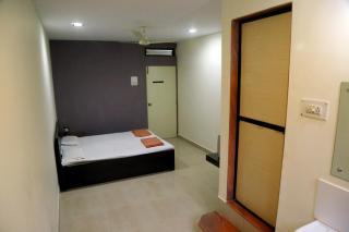 Hotel Abhiraj - Pawas - 3