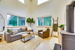 2 Mi to Warm Beach Family Gem with Views - 6