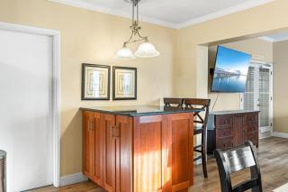 SAND CASTLE-Fun For Big Groups-Walk to Beach, Heated Pool, Lanai - Satellite Beach - 1