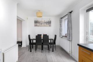 Spacious 4-Bedroom Family Home near Wembley - Londra - 3